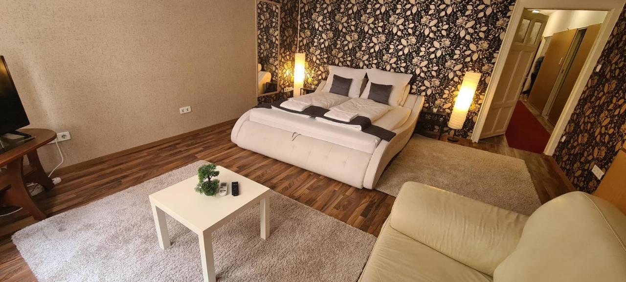 Elegant Apartment In The Hearth Of Budapest Exterior photo